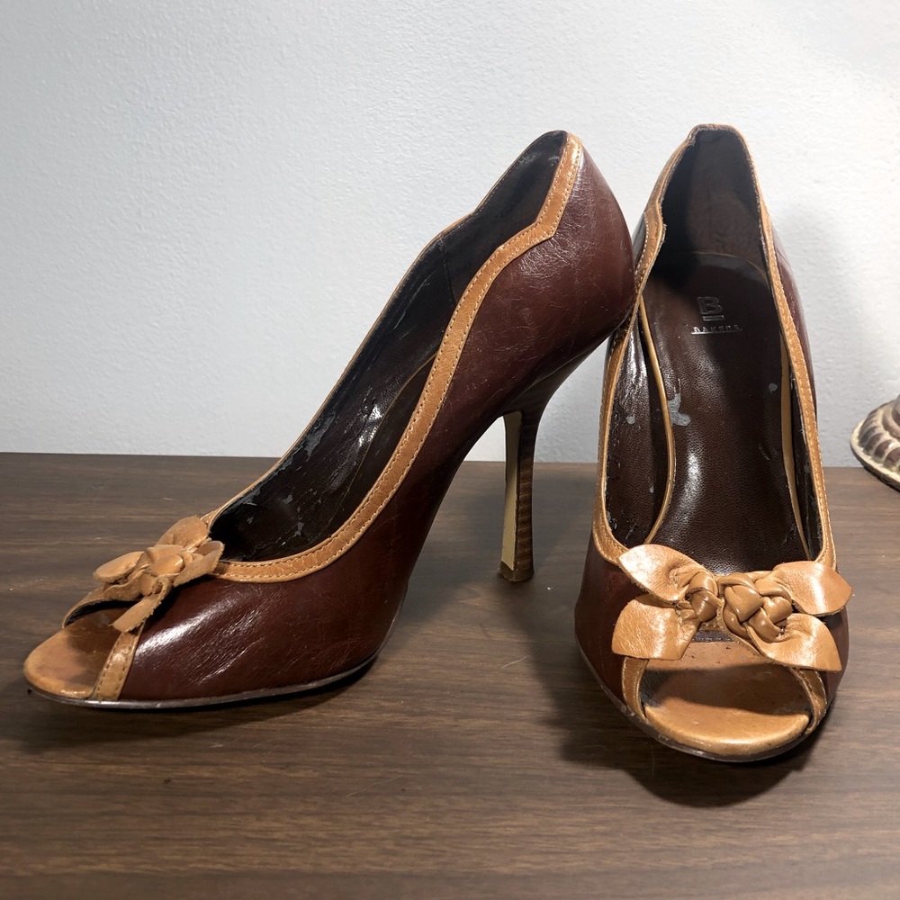 Bakers brown leather pumps / heels size 7